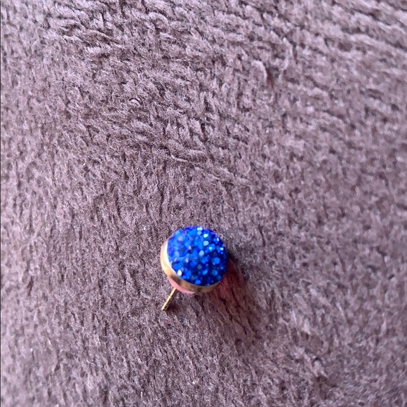 10k gold earrings with beautiful blue stone - Picture 3 of 5